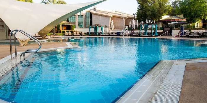 PETIT-DEJEUNER PISCINE QUARTIER 5