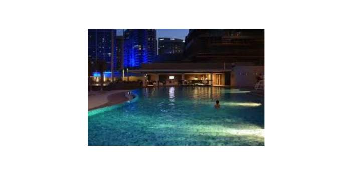 Happy hour au pool bar de l'hôtel Jumeirah Etihad