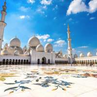 La grande mosquée Sheikh Zayed à Abu Dhabi a rouvert aux visiteurs