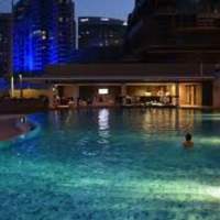 Happy hour au pool bar de l'hôtel Jumeirah Etihad