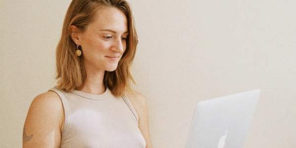 ADA PRO entrepreneurs : découvrez le témoignage de Coline Chabardez, Designer graphique