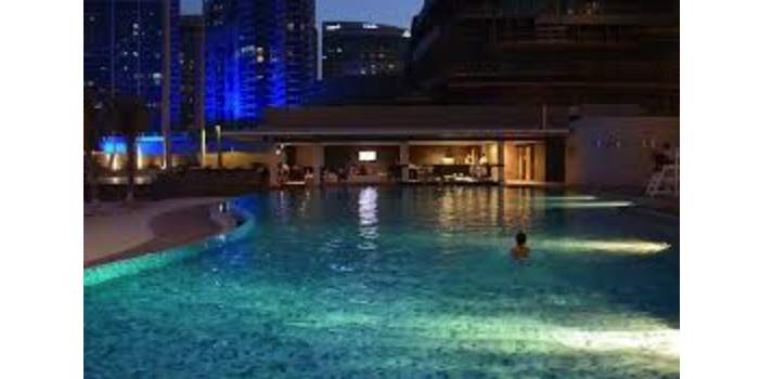 Happy hour au pool bar de l'hôtel Jumeirah Etihad